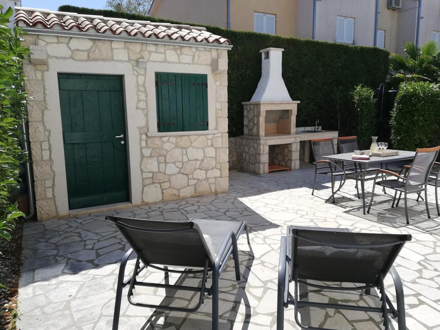 Apartments Adrijana Malinska Oda fotoğraf